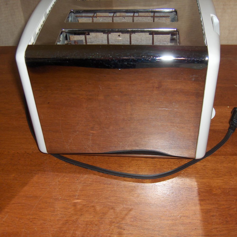 Toaster 1-4 Slice, Kenmore Toastmaster Cool Steel 01065C - Picture 6 of 9